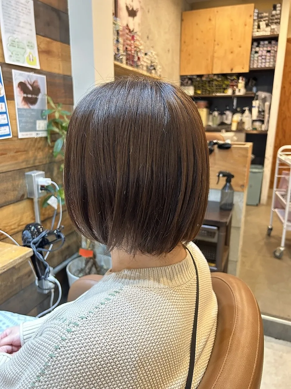 内巻きボブ×ブリーチなし！赤味のない透明感カラー